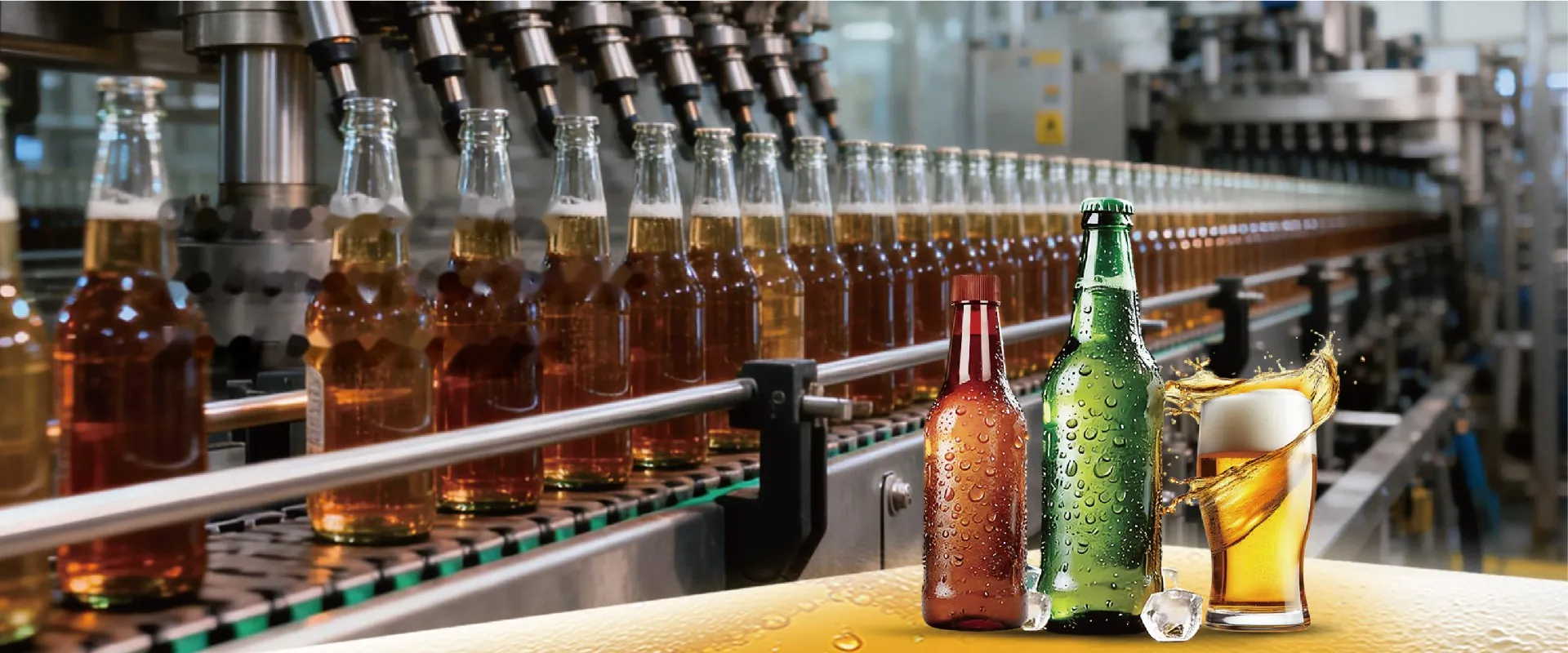 Línea de llenado de cerveza en botellas de vidrio